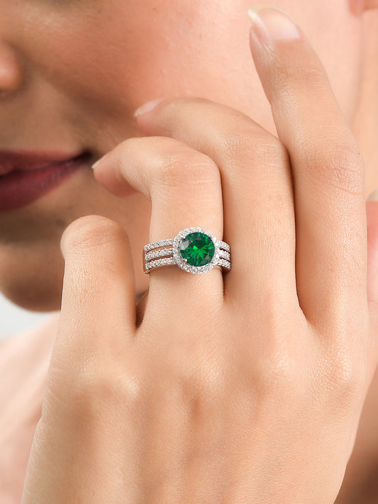 2 Carat Emerald Magnificient Silver Ring For Women