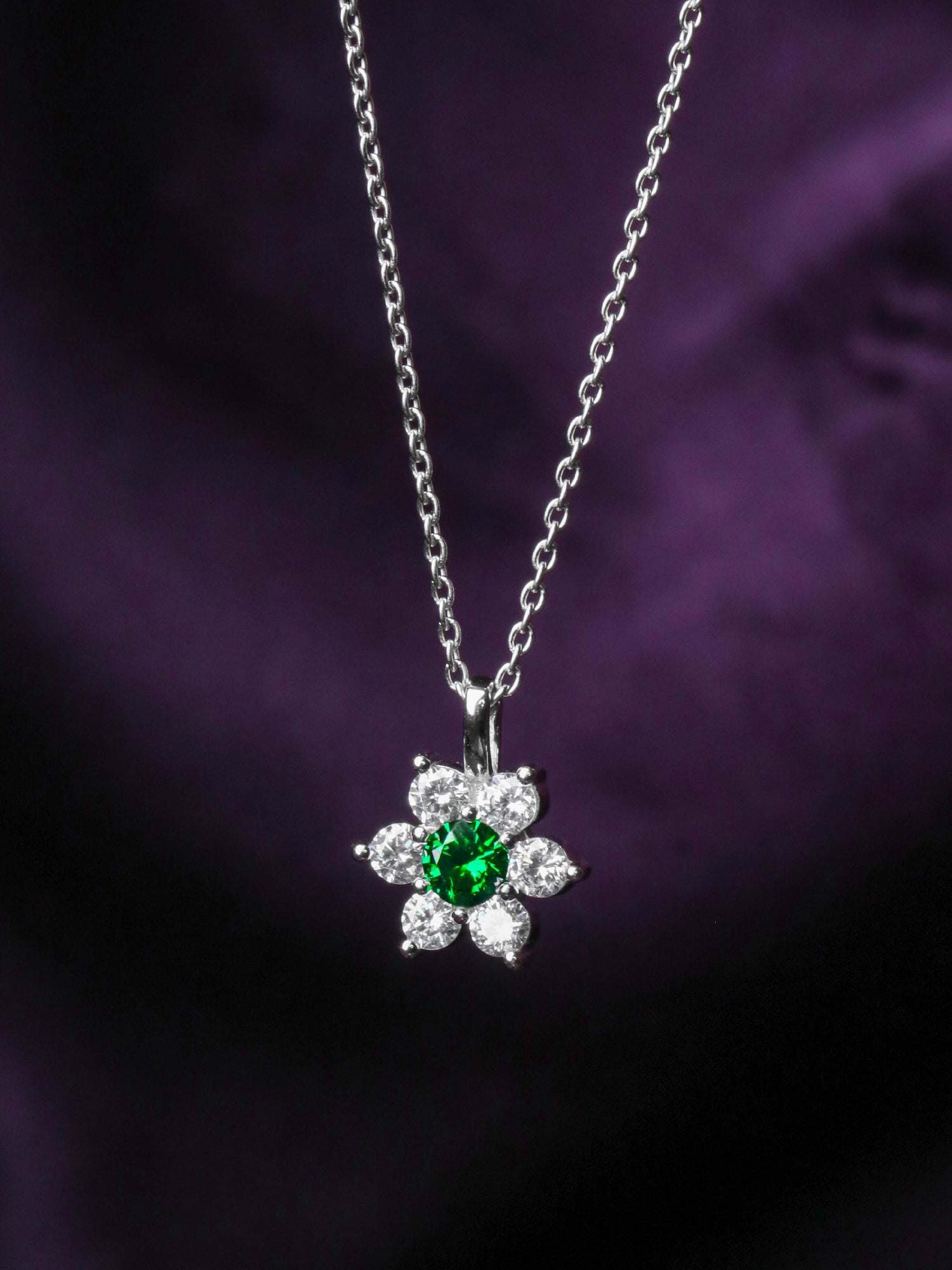 ORNATE JEWELS EMERALD STAR PENDANT WITH CHAIN IN 925 SILVER