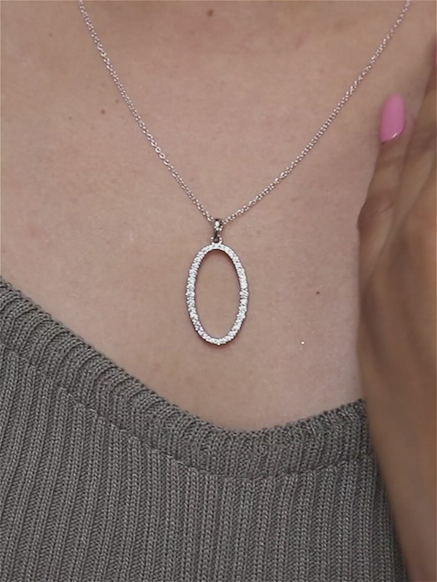 LOVE CIRCLE PENDANT WITH CHAIN