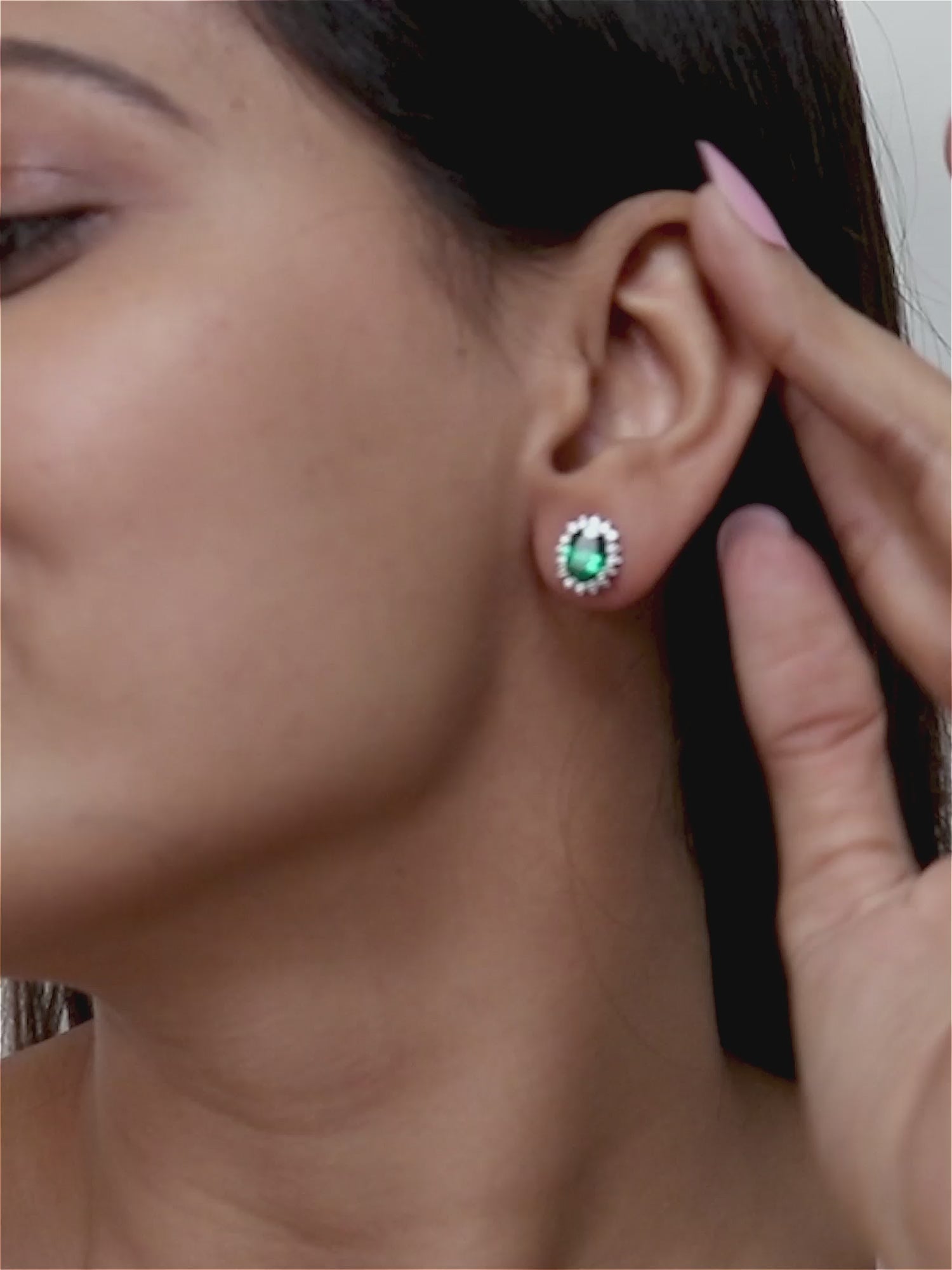 DRESSY SHIMMER EMERALD STUDS IN SILVER
