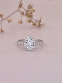 925 Silver Ring In Pear Shaped 1 Carat American Diamond