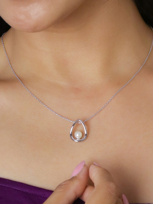 SILVER PEARL PENDANT WITH CHAIN IN DROP SHAPE AT ORNATE JEWELS