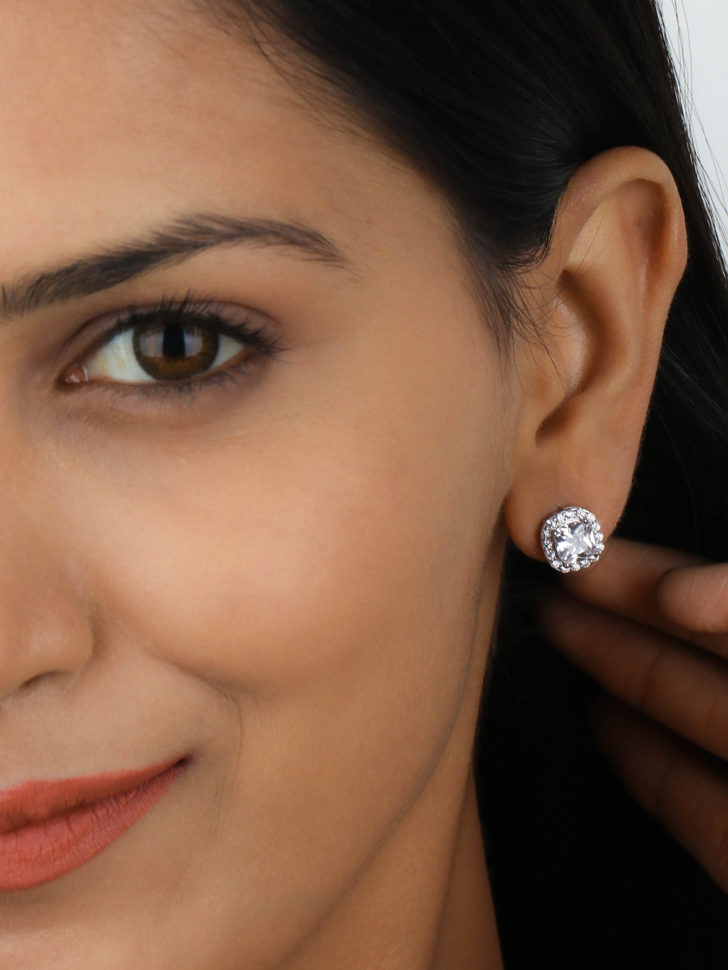 Aggregate more than 72 princess cut diamond stud earrings