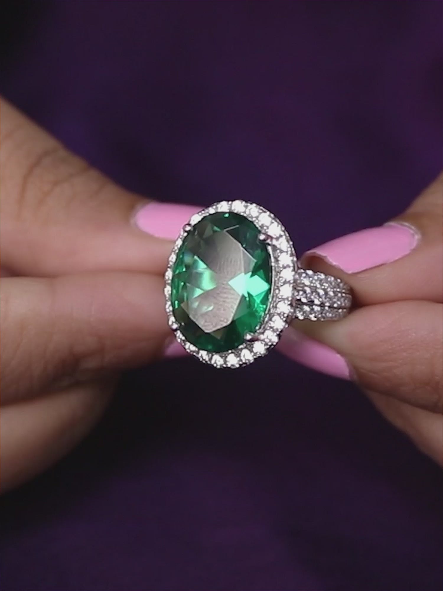 GLAMM EMERALD OVAL RING IN 925 SILVER
