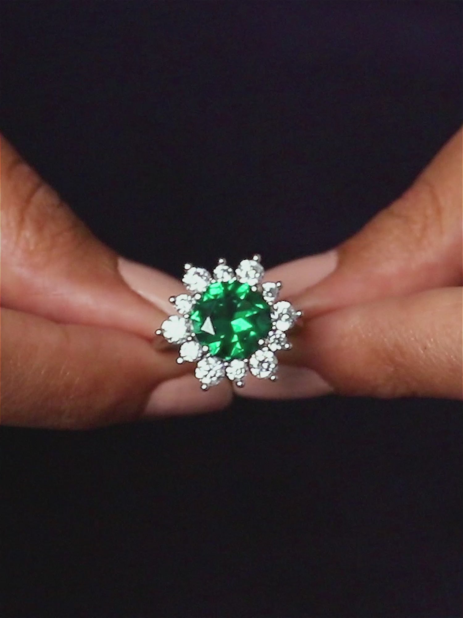 3.5 CARAT EMERALD FLOWER RING IN 925 SILVER