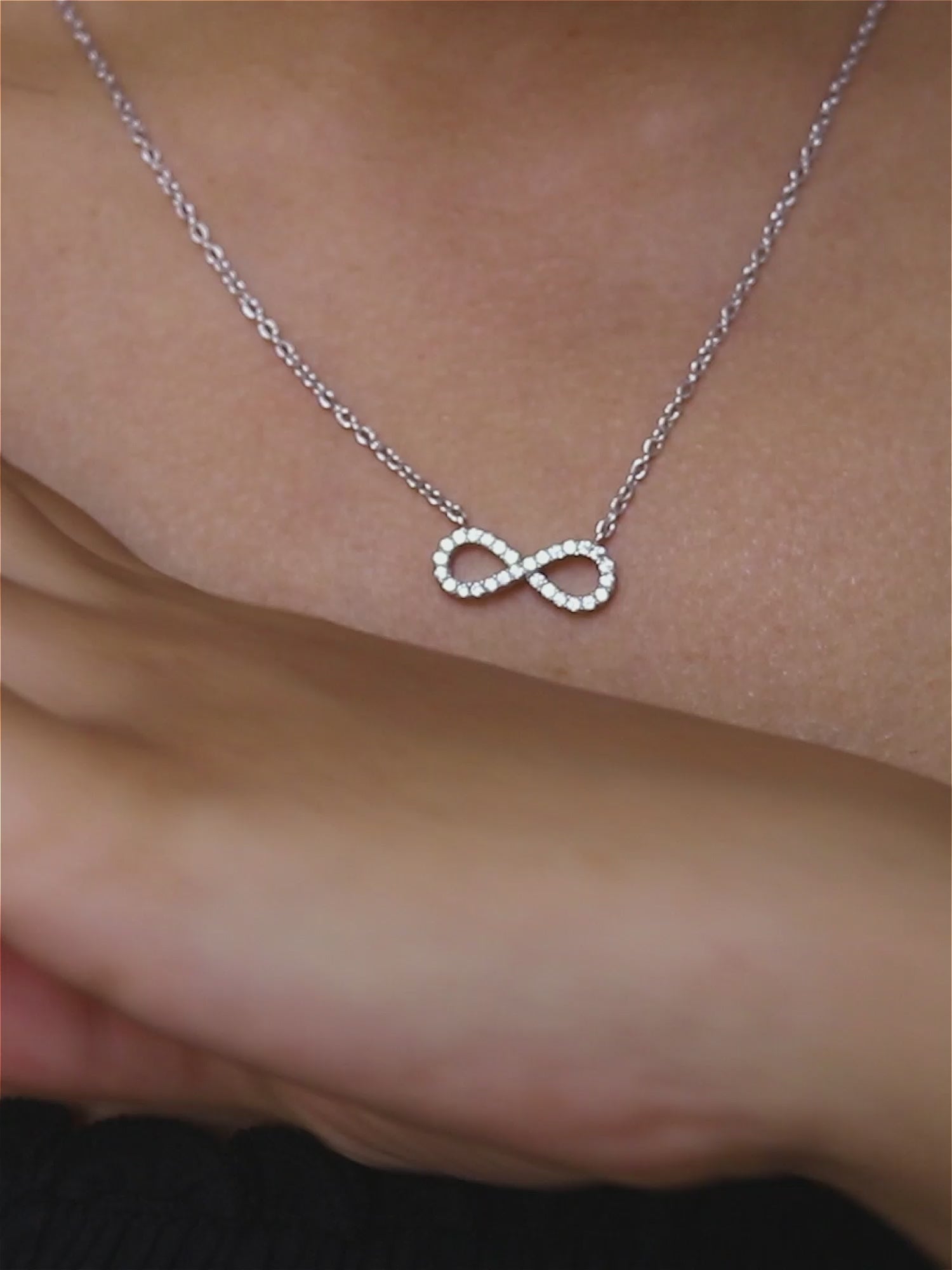 INFINITY DESIGN PENDANT FOR WOMEN WITH CHAIN